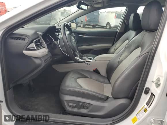 2020 Toyota Camry Hybrid XLE with VIN 4T1F31AK6LU530201, listed as a Copart auction lot 81698794 with 50,695 mi miles and Salvage title. Bid and sale history available at DreamBid. Image 7.