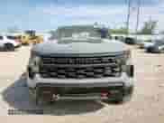 2024 Chevrolet Silverado 1500 Custom Trail Boss z VIN 3GCUDCE89RG260945, wystawiony jako Copart lot #51326915 z przebiegiem 30 768 mil mil oraz Szkoda całkowita • Salvage title. Historia ofert i sprzedaży dostępna na DreamBid. Obrazek 10.