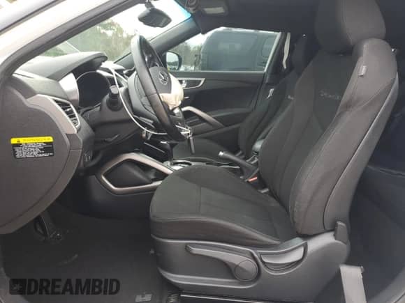 2017 Hyundai Veloster Value Edition с VIN KMHTC6AD8HU319400, выставлен на аукционе Copart как лот 71875325 с пробегом 114 417 миль миль и Списание • Salvage title. История ставок и продаж доступна на DreamBid. Изображение 7.