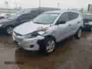 2012 Hyundai Tucson GL z VIN KM8JT3AB5CU402599, wystawiony jako Copart lot #39232194 z przebiegiem 76 805 mil mil oraz Czysty tytuł • Clean title. Historia ofert i sprzedaży dostępna na DreamBid. Obrazek 1.