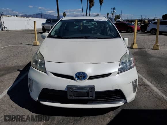 2014 Toyota Prius Three с VIN JTDKN3DU6E1742333, выставлен на аукционе Copart как лот 86554945 с пробегом 200 126 миль миль и Списание • Salvage title. История ставок и продаж доступна на DreamBid. Изображение 5.
