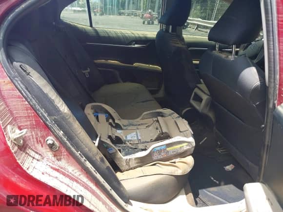 2020 Toyota Camry LE z VIN 4T1C11AKXLU910439, wystawiony jako IAAI lot #42723450 z przebiegiem Nie podano mil oraz . Historia ofert i sprzedaży dostępna na DreamBid. Obrazek 8.