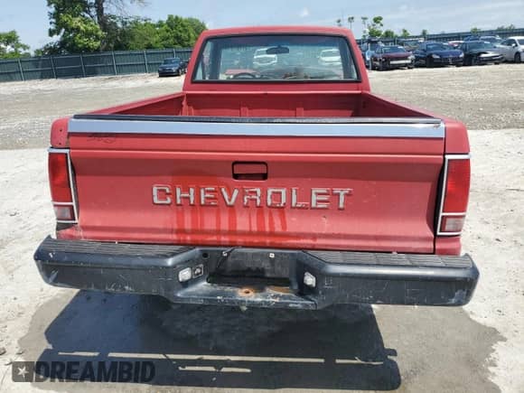 1988 Chevrolet S-10 с VIN 1GCBS14E6J2128697, выставлен на аукционе Copart как лот 57087315 с пробегом 105 452 миль миль и Списание • Salvage title. История ставок и продаж доступна на DreamBid. Изображение 6.