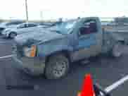 2007 GMC Sierra 1500 Work Truck с VIN 1GTEC14C67Z555452, выставлен на аукционе IAAI как лот 42001378 с пробегом 83 837 миль миль и . История ставок и продаж доступна на DreamBid. Изображение 2.