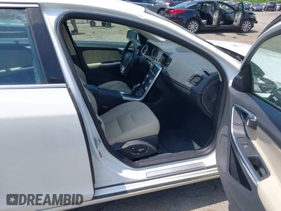 2017 Volvo S60 Inscription с VIN LYV402TK7HB134819, выставлен на аукционе IAAI как лот 42646768 с пробегом 60 030 миль миль и . История ставок и продаж доступна на DreamBid. Изображение 5.