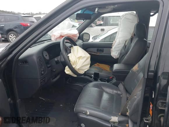 2000 Nissan Pathfinder XE with VIN JN8AR07S0YW414880, listed as a IAAI auction lot 41537399 with Not provided miles and . Bid and sale history available at DreamBid. Image 5.