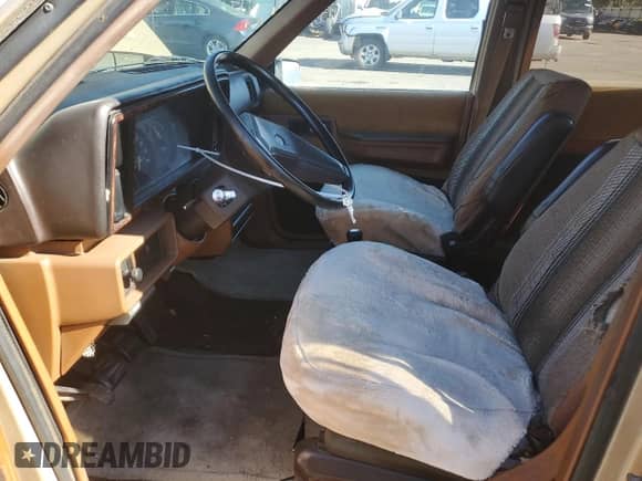 1984 Dodge Shadow with VIN 2B4FK41C8ER153305, listed as a Copart auction lot 73438314 with 645,567 mi miles and Clean title. Bid and sale history available at DreamBid. Image 7.