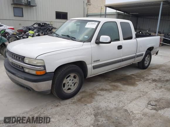 2000 Chevrolet Silverado 1500 LS with VIN 2GCEC19V5Y1338379, listed as a IAAI auction lot 42250903 with 123,676 mi miles and . Bid and sale history available at DreamBid. Image 2.