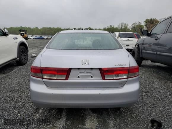 2004 Honda Accord LX z VIN 1HGCM56334A176574, wystawiony jako Copart lot #51586345 z przebiegiem 234 500 mil mil oraz Szkoda całkowita • Salvage title. Historia ofert i sprzedaży dostępna na DreamBid. Obrazek 6.