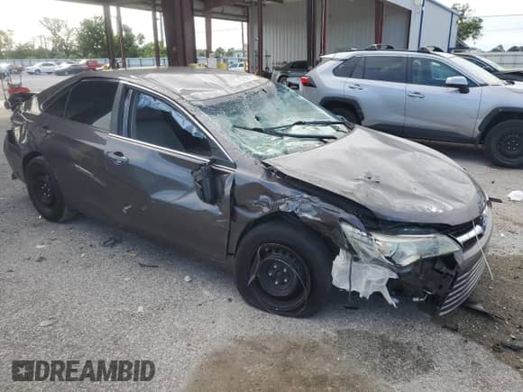 2015 Toyota Camry SE z VIN 4T1BF1FK1FU926166, wystawiony jako Copart lot #83808755 z przebiegiem Nie podano mil oraz Nie do naprawy • Non repairable. Historia ofert i sprzedaży dostępna na DreamBid. Obrazek 4.