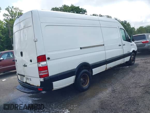 2008 Dodge Sprinter with VIN WD0PF145985271010, listed as a IAAI auction lot 42442110 with 253,318 mi miles and . Bid and sale history available at DreamBid. Image 4.
