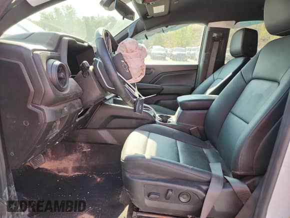 2025 Chevrolet Colorado 4WD Trail Boss с VIN 1GCPTEEK8S1171072, выставлен на аукционе Copart как лот 71191445 с пробегом Не указан миль и Списание • Salvage title. История ставок и продаж доступна на DreamBid. Изображение 7.