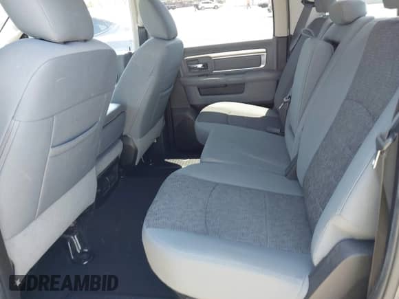 2018 Ram 1500 Big Horn z VIN 1C6RR6LG3JS334285, wystawiony jako IAAI lot #42149581 z przebiegiem 62 288 mil mil oraz . Historia ofert i sprzedaży dostępna na DreamBid. Obrazek 8.