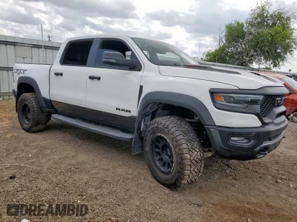 2023 Ram 1500 TRX z VIN 1C6SRFU92PN500501, wystawiony jako Copart lot #64792715 z przebiegiem 23 653 mil mil oraz Szkoda całkowita • Salvage title. Historia ofert i sprzedaży dostępna na DreamBid. Obrazek 4.