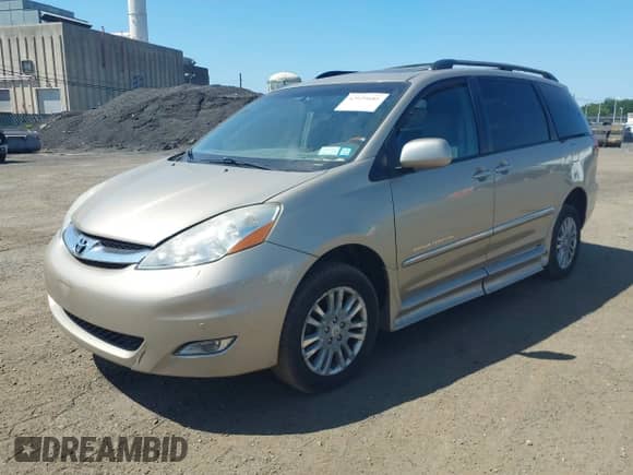 2010 Toyota Sienna XLE с VIN 5TDYK4CC3AS332779, выставлен на аукционе IAAI как лот 42939681 с пробегом 106 477 миль миль и . История ставок и продаж доступна на DreamBid. Изображение 18.