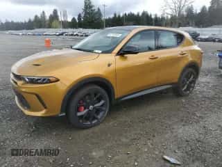 2024 Dodge Hornet R/T Plus z VIN ZACPDFDW0R3A23295, wystawiony jako Copart lot #52153545 z przebiegiem 122 mil mil oraz Szkoda całkowita • Salvage title. Historia ofert i sprzedaży dostępna na DreamBid. Obrazek 1.