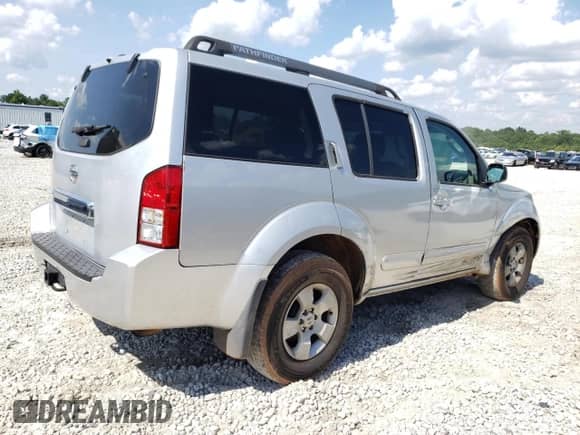 2005 Nissan Pathfinder LE z VIN 5N1AR18U15C786965, wystawiony jako Copart lot #61383615 z przebiegiem 243 684 mil mil oraz Szkoda całkowita • Salvage title. Historia ofert i sprzedaży dostępna na DreamBid. Obrazek 3.