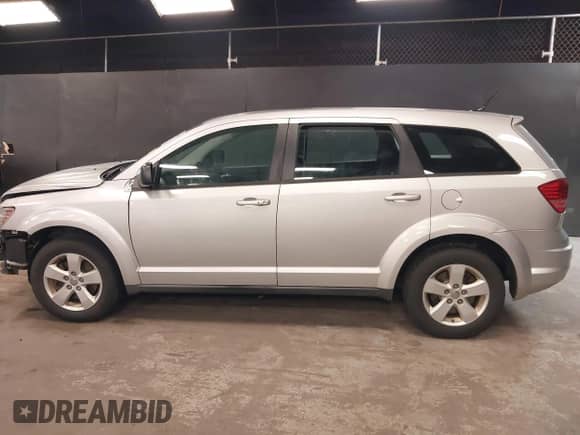 2013 Dodge Journey SE z VIN 3C4PDCAB7DT646083, wystawiony jako IAAI lot #42353530 z przebiegiem 117 965 mil mil oraz . Historia ofert i sprzedaży dostępna na DreamBid. Obrazek 15.