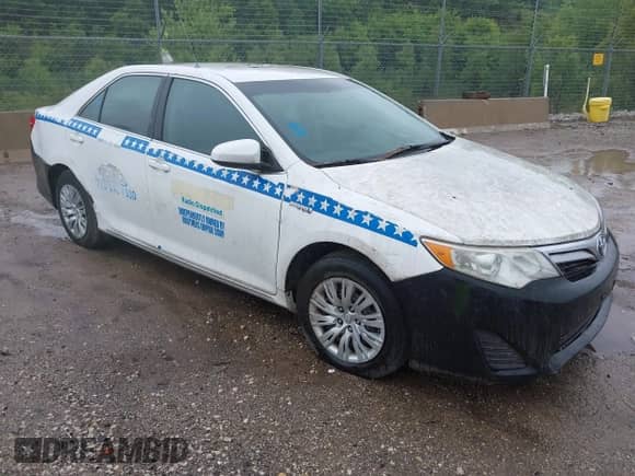 2013 Toyota Camry LE z VIN 4T1BD1FK0DU090370, wystawiony jako IAAI lot #42432008 z przebiegiem 266 087 mil mil oraz . Historia ofert i sprzedaży dostępna na DreamBid. Obrazek 1.