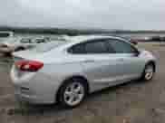 2018 Chevrolet Cruze LT с VIN 1G1BE5SMXJ7164378, выставлен на аукционе Copart как лот 83848465 с пробегом 145 609 миль миль и Списание • Salvage title. История ставок и продаж доступна на DreamBid. Изображение 3.