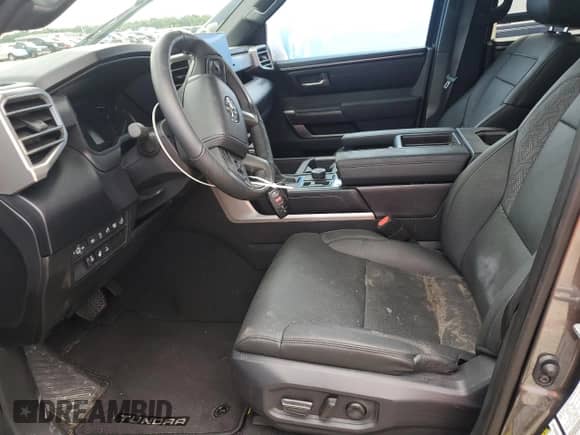 2025 Toyota Tundra SR z VIN 5TFLA5DBXSX308242, wystawiony jako Copart lot #71012415 z przebiegiem Nie podano mil oraz Nie do naprawy • Non repairable. Historia ofert i sprzedaży dostępna na DreamBid. Obrazek 7.