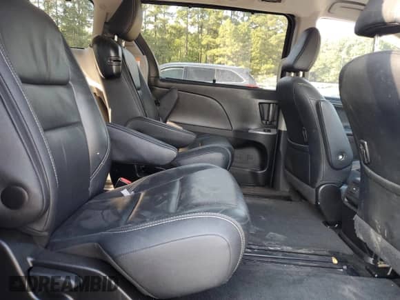 2016 Toyota Sienna SE Premium с VIN 5TDXK3DC0GS726608, выставлен на аукционе Copart как лот 81816605 с пробегом 93 863 миль миль и Списание • Salvage title. История ставок и продаж доступна на DreamBid. Изображение 11.