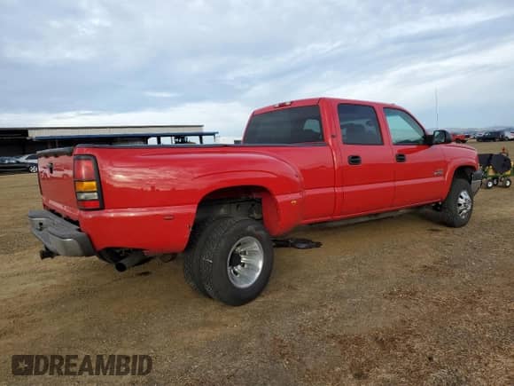 2004 Chevrolet Silverado 3500 с VIN 1GCJC33104F153613, выставлен на аукционе Copart как лот 81335784 с пробегом 320 963 миль миль и Списание • Salvage title. История ставок и продаж доступна на DreamBid. Изображение 3.