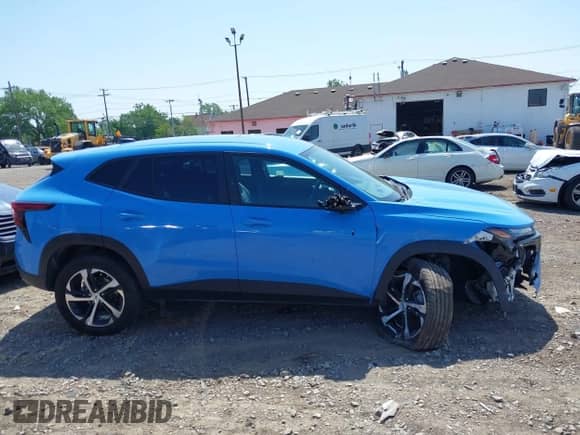 2024 Chevrolet Trax 1RS с VIN KL77LGE23RC178664, выставлен на аукционе IAAI как лот 42574715 с пробегом 15 001 миль миль и . История ставок и продаж доступна на DreamBid. Изображение 13.