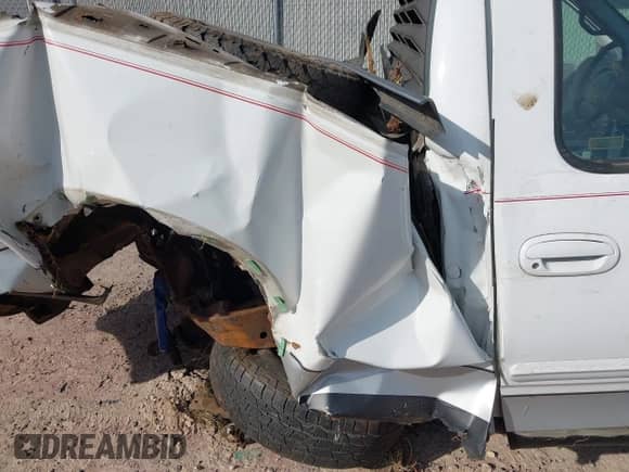 2000 Ford F-150 XL z VIN 1FTZF1828YNA84245, wystawiony jako IAAI lot #43340021 z przebiegiem Nie podano mil oraz . Historia ofert i sprzedaży dostępna na DreamBid. Obrazek 6.