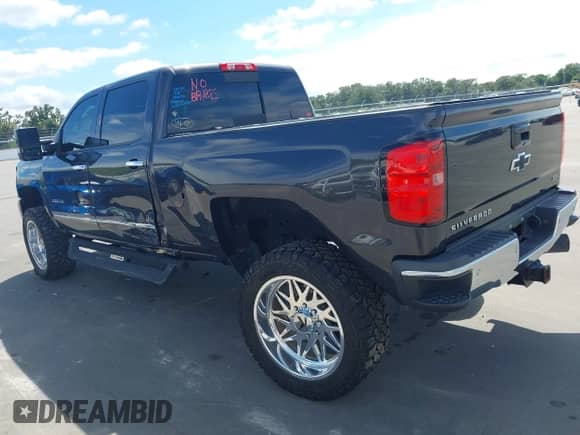 2015 Chevrolet Silverado 2500HD LTZ с VIN 1GC1CWE81FF139248, выставлен на аукционе IAAI как лот 43197842 с пробегом 111 127 миль миль и . История ставок и продаж доступна на DreamBid. Изображение 3.