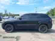 2018 Jeep Grand Cherokee Upland z VIN 1C4RJFAGXJC263843, wystawiony jako IAAI lot #43017495 z przebiegiem 142 416 mil mil oraz . Historia ofert i sprzedaży dostępna na DreamBid. Obrazek 14.