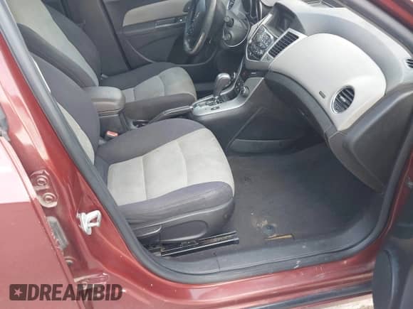 2013 Chevrolet Cruze LS z VIN 1G1PA5SH3D7164876, wystawiony jako IAAI lot #43252486 z przebiegiem 132 069 mil mil oraz . Historia ofert i sprzedaży dostępna na DreamBid. Obrazek 5.
