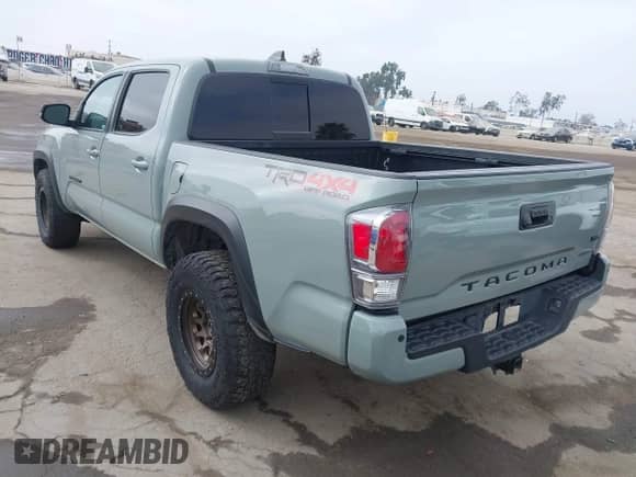 2023 Toyota Tacoma SR z VIN 3TMCZ5AN7PM543217, wystawiony jako IAAI lot #43400966 z przebiegiem 59 385 mil mil oraz . Historia ofert i sprzedaży dostępna na DreamBid. Obrazek 3.