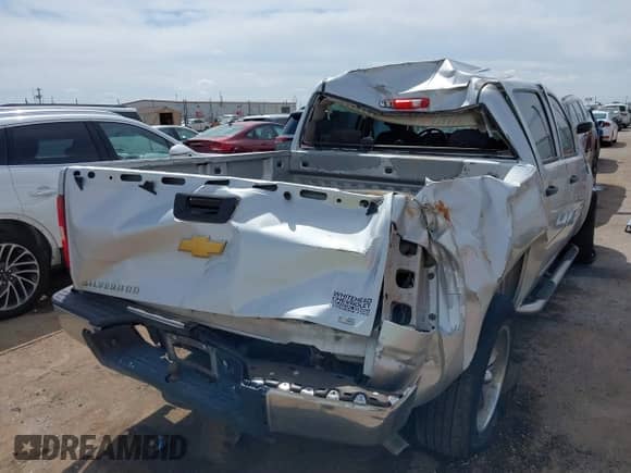 2013 Chevrolet Silverado 1500 LS z VIN 3GCPCREA0DG271797, wystawiony jako IAAI lot #41895015 z przebiegiem 174 940 mil mil oraz . Historia ofert i sprzedaży dostępna na DreamBid. Obrazek 6.