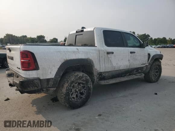 2025 Ram 1500 RHO z VIN 1C6SRFUP7SN573287, wystawiony jako Copart lot #71635885 z przebiegiem 9 502 mil mil oraz Szkoda całkowita • Salvage title. Historia ofert i sprzedaży dostępna na DreamBid. Obrazek 3.