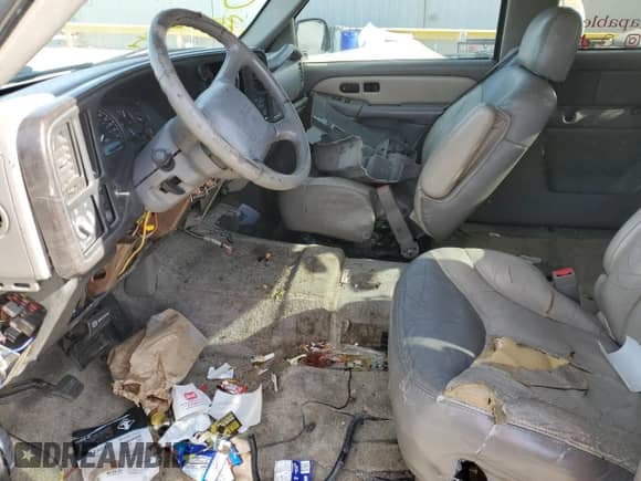 2002 GMC Sierra 1500 Denali z VIN 2GTFK69U521173050, wystawiony jako Copart lot #84276954 z przebiegiem Nie podano mil oraz Szkoda całkowita • Salvage title. Historia ofert i sprzedaży dostępna na DreamBid. Obrazek 7.