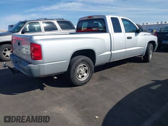 2005 Dodge Dakota ST with VIN 1D7HE22K25S297515, listed as a IAAI auction lot 43261564 with 88,072 mi miles and . Bid and sale history available at DreamBid. Image 4.