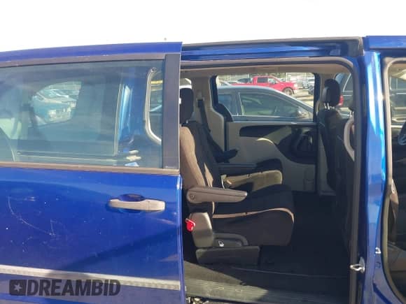 2013 Dodge Grand Caravan SE с VIN 2C4RDGBGXDR795519, выставлен на аукционе IAAI как лот 43412271 с пробегом 170 424 миль миль и . История ставок и продаж доступна на DreamBid. Изображение 8.