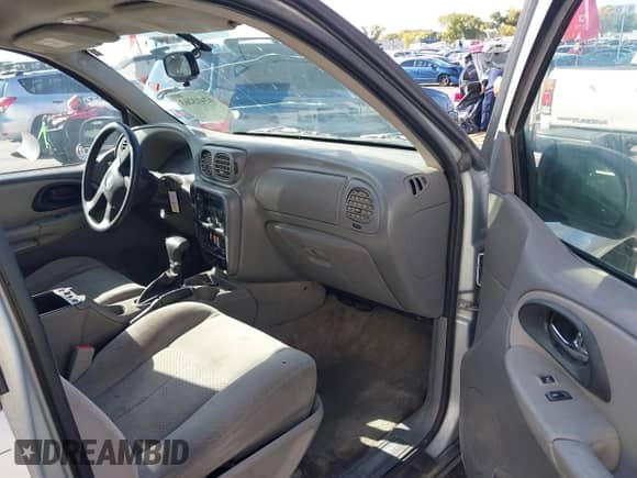 2007 Chevrolet TrailBlazer LT с VIN 1GNDT13S572227640, выставлен на аукционе IAAI как лот 43413263 с пробегом 198 049 миль миль и . История ставок и продаж доступна на DreamBid. Изображение 5.