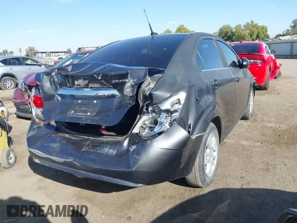 2013 Chevrolet Sonic LT с VIN 1G1JC5SHXD4214528, выставлен на аукционе IAAI как лот 43177850 с пробегом 133 729 миль миль и . История ставок и продаж доступна на DreamBid. Изображение 4.