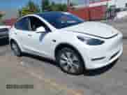 2023 Tesla Model Y Long Range z VIN 7SAYGDEE9PA081036, wystawiony jako IAAI lot #43151161 z przebiegiem 49 637 mil mil oraz . Historia ofert i sprzedaży dostępna na DreamBid. Obrazek 1.