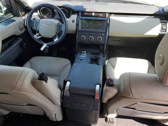 2018 Land Rover Discovery with VIN SALRG2RK8JA068506, listed as a Copart auction lot 49899055 with 112,860 mi miles and Clean title. Bid and sale history available at DreamBid. Image 8.