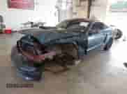 2007 Ford Mustang GT Deluxe z VIN 1ZVHT82H375269051, wystawiony jako IAAI lot #43065551 z przebiegiem 94 434 mil mil oraz . Historia ofert i sprzedaży dostępna na DreamBid. Obrazek 2.