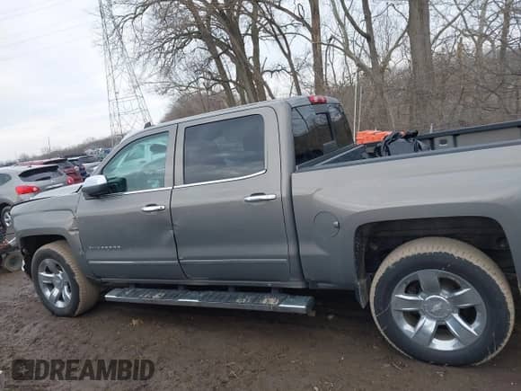 2017 Chevrolet Silverado 1500 LTZ z VIN 3GCUKSEC7HG216249, wystawiony jako IAAI lot #41637379 z przebiegiem 131 866 mil mil oraz . Historia ofert i sprzedaży dostępna na DreamBid. Obrazek 14.