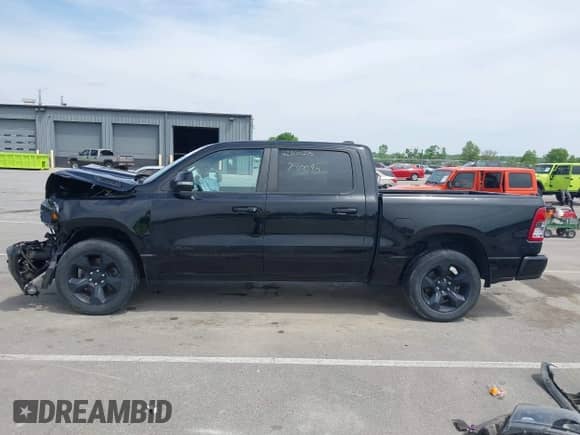 2019 Ram 1500 Big Horn z VIN 1C6RRFFG7KN702673, wystawiony jako IAAI lot #42300275 z przebiegiem 74 009 mil mil oraz . Historia ofert i sprzedaży dostępna na DreamBid. Obrazek 15.