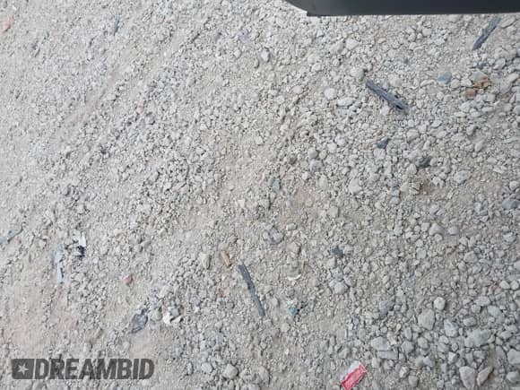 2001 Chevrolet Silverado 1500 z VIN 1GCEC14W11Z111266, wystawiony jako IAAI lot #43424667 z przebiegiem Nie podano mil oraz . Historia ofert i sprzedaży dostępna na DreamBid. Obrazek 7.