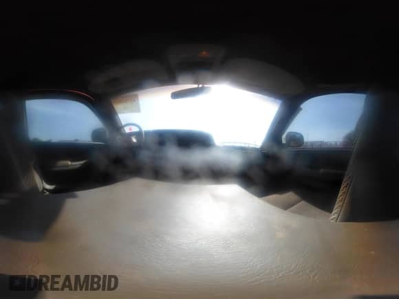 1996 Dodge 1500 z VIN 3B7HF13Z6TG109483, wystawiony jako IAAI lot #42765925 z przebiegiem 370 502 mil mil oraz . Historia ofert i sprzedaży dostępna na DreamBid. Obrazek 18.