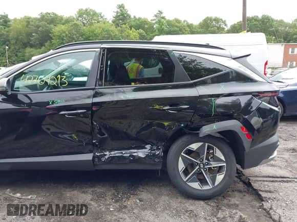 2025 Hyundai Tucson SEL Convenience with VIN 3KMJCCDE6SE011899, listed as a IAAI auction lot 42704213 with 7,444 mi miles and . Bid and sale history available at DreamBid. Image 6.