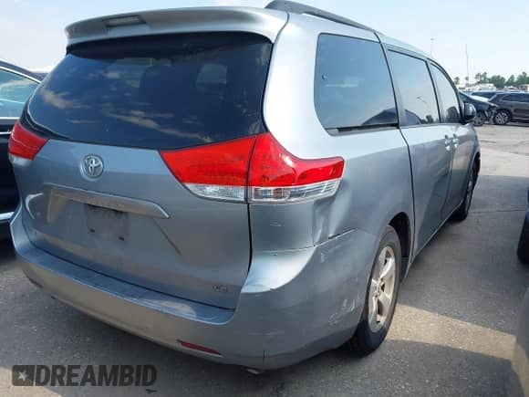 2013 Toyota Sienna LE AAS с VIN 5TDKK3DC5DS324900, выставлен на аукционе IAAI как лот 43346879 с пробегом 146 180 миль миль и . История ставок и продаж доступна на DreamBid. Изображение 4.