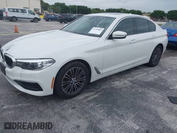 2019 BMW 5 Series 530i z VIN WBAJA5C57KWW14580, wystawiony jako IAAI lot #43242083 z przebiegiem 95 084 mil mil oraz . Historia ofert i sprzedaży dostępna na DreamBid. Obrazek 17.